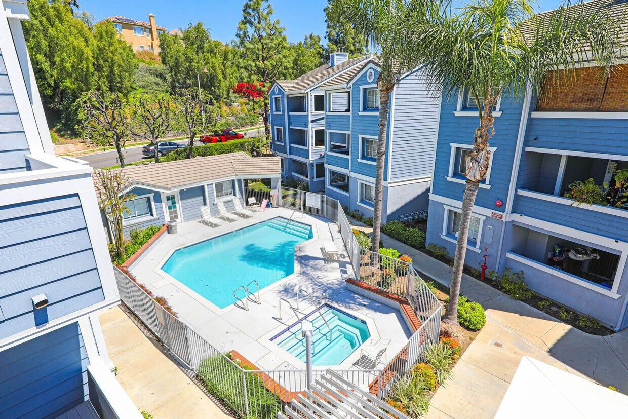 Foto principal - 2 Bedroom condo with view of the mountains...
