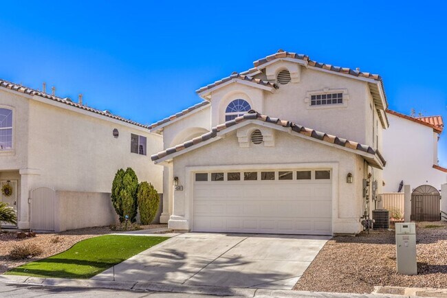 Building Photo - 3 Bedroom, 2.5 Bathroom- Freshly Remodeled...