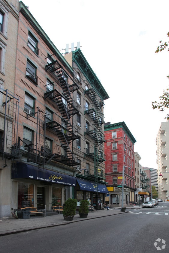 Building Photo - 102-106 Mosco St
