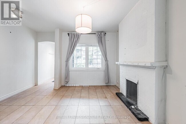Building Photo - 573 Coxwell Ave