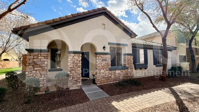 Building Photo - 2472 E Vermont Dr
