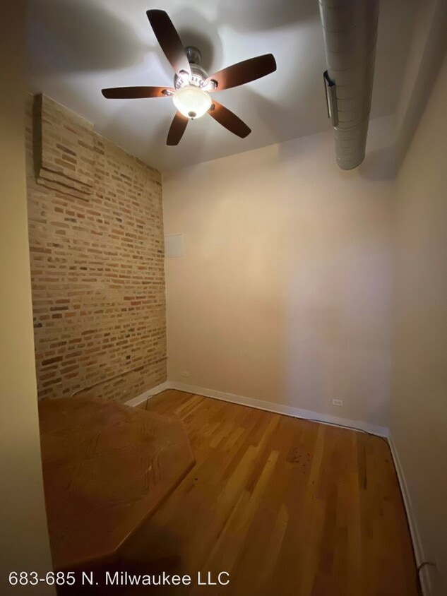 Primary Photo - 683-685 N Milwaukee Ave