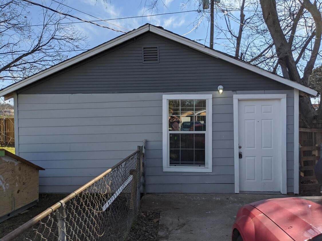 Foto principal - 3538 Burton Ave