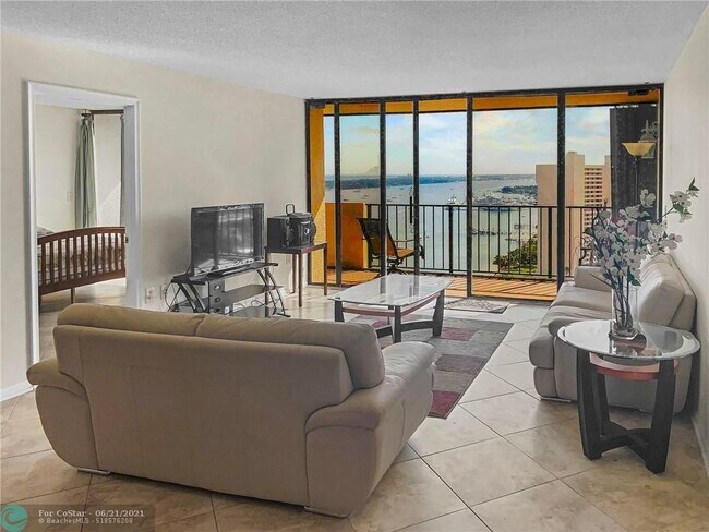 Building Photo - 5600 N Flagler Dr