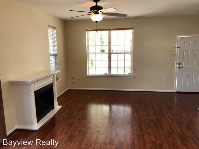 Building Photo - 3 br, 2.5 bath House - 1016 Grace Hill Dr.