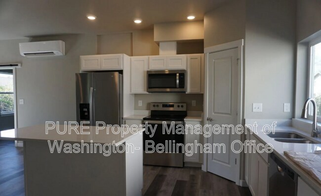 Building Photo - 702 E St