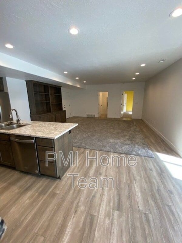 Foto del edificio - 1284 Mary Ln