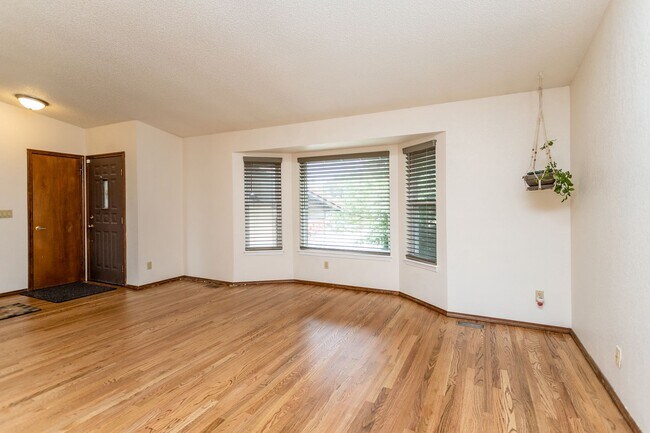 Building Photo - Beautiful Briargate Home on a Spacious Cor...