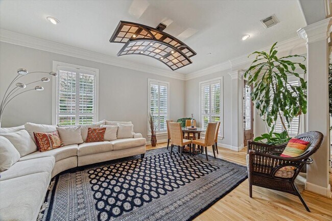 Foto del edificio - 523 Archwood Trail