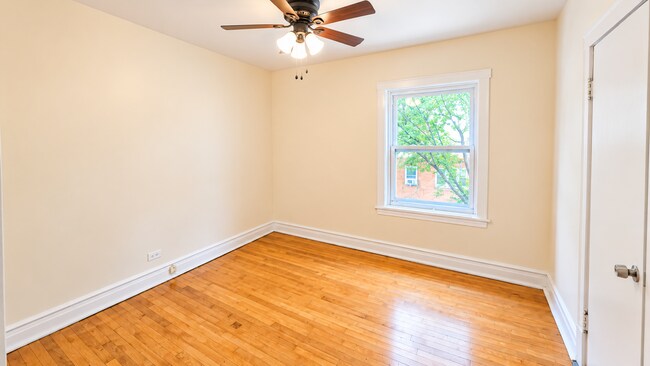 Foto del edificio - 4646 W Addison St