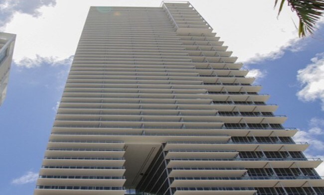 Building Photo - 325 S Biscayne Blvd