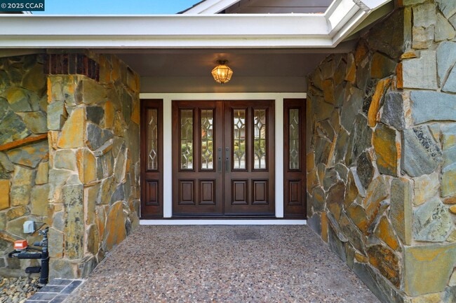 Building Photo - 3 Magee Ct