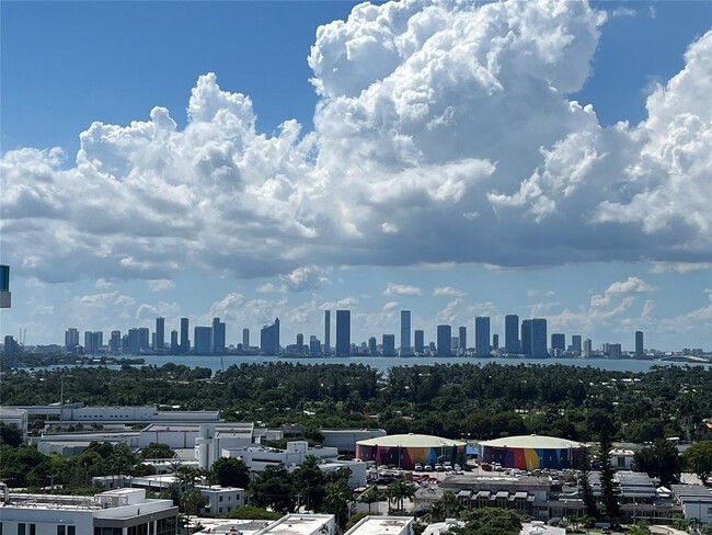 Foto del edificio - 2401 Collins Ave