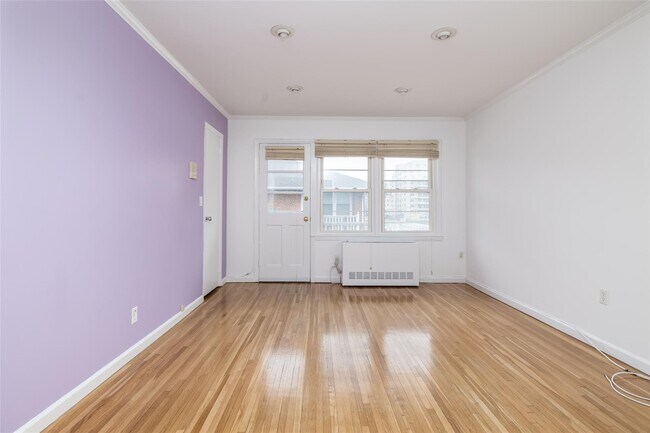 Foto del edificio - 235 W Broadway