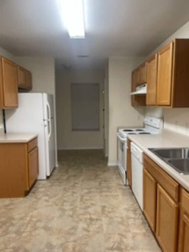 Building Photo - 15135 Deer Creek Dr