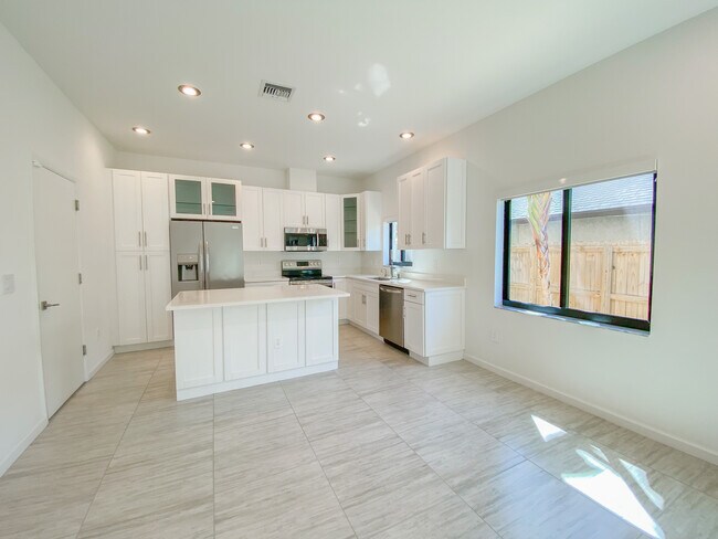 Foto del edificio - 1024 NE 33rd St