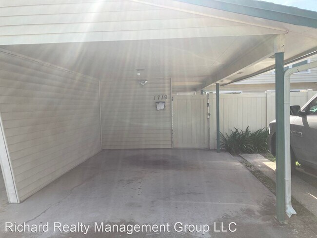 Building Photo - 2 br, 1.5 bath House - 1719 S. Oxalis Avenue