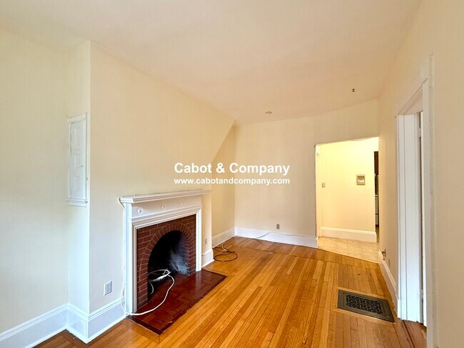 Building Photo - 186 Beacon St