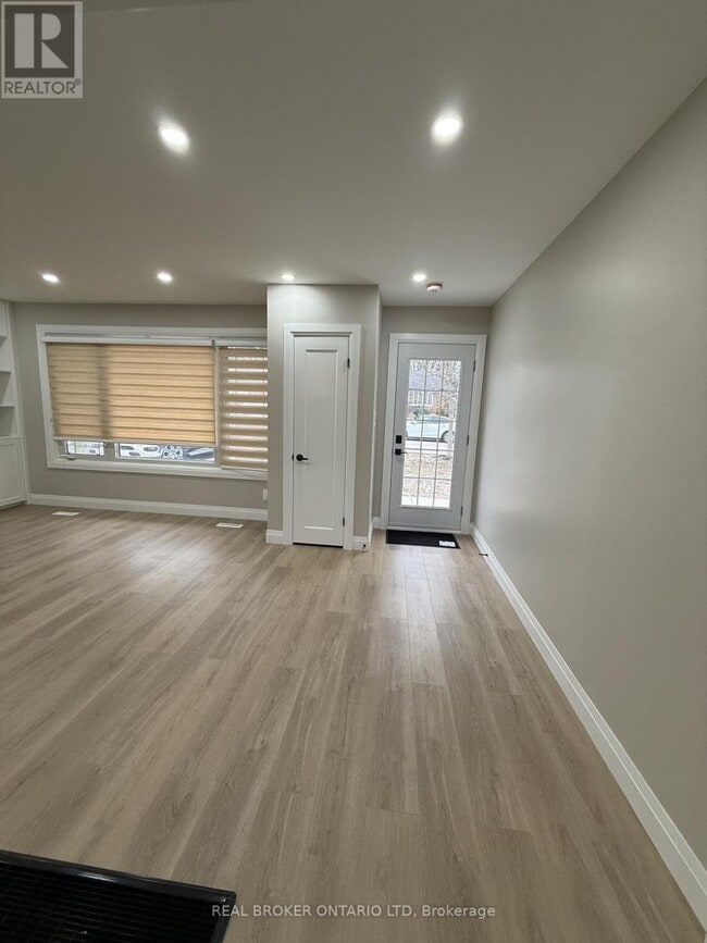 Building Photo - 294 Burlington Crescent