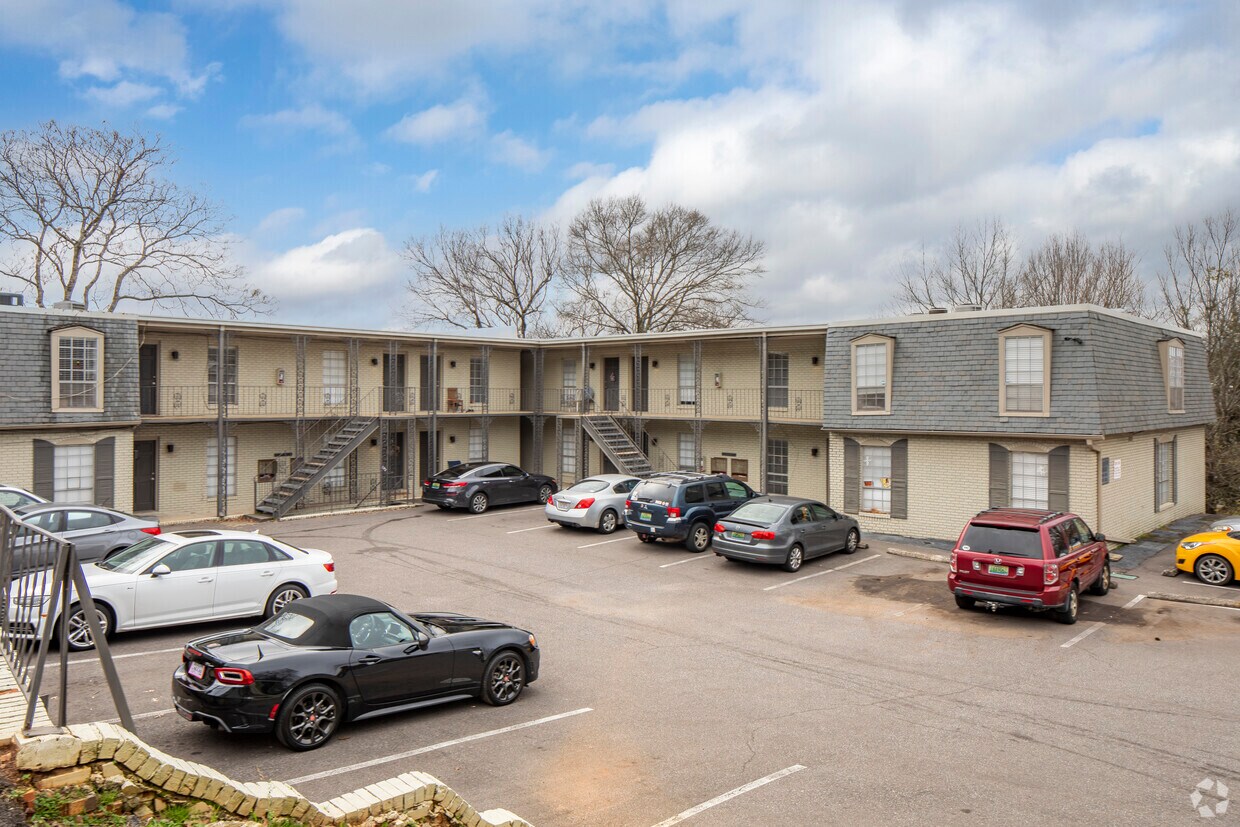 Redmont Square Apartments in Birmingham, AL