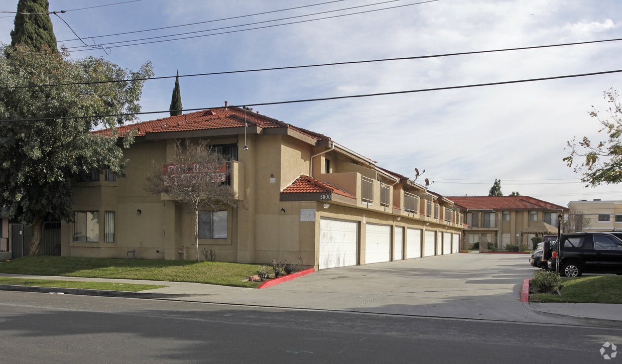 Primary Photo - Fullerton Haven Apartments