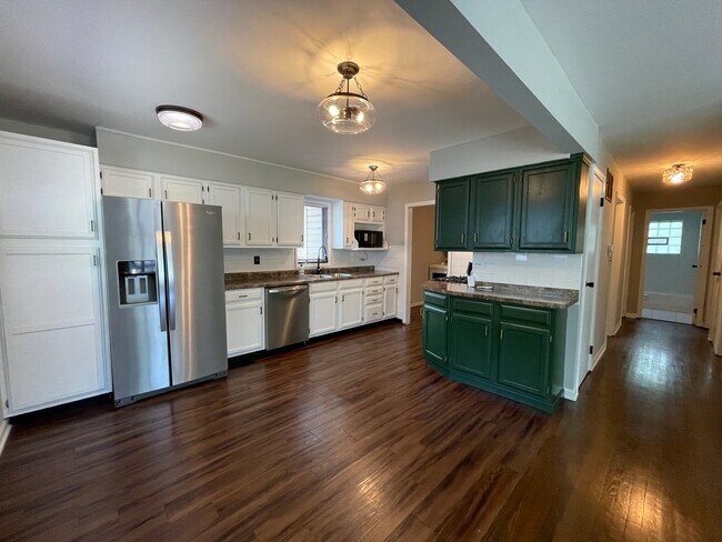 Foto del edificio - 16819 Forest View Dr