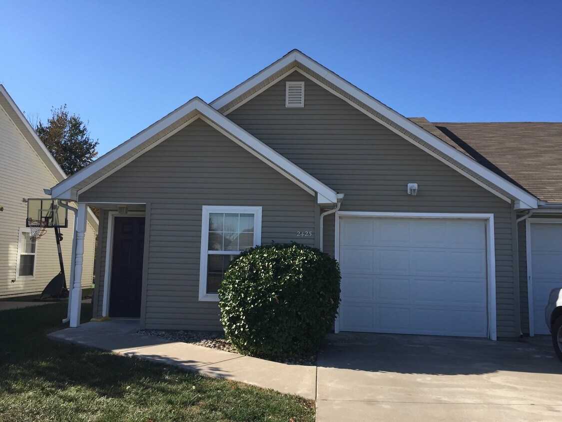 2425 Walden Ln, Manhattan, KS 66502 Townhome Rentals in Manhattan KS