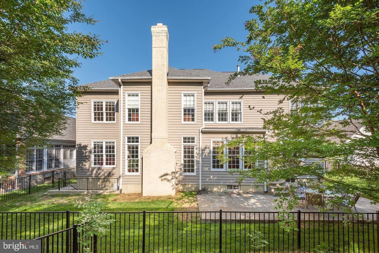 Primary Photo - 203 Jersey Ln