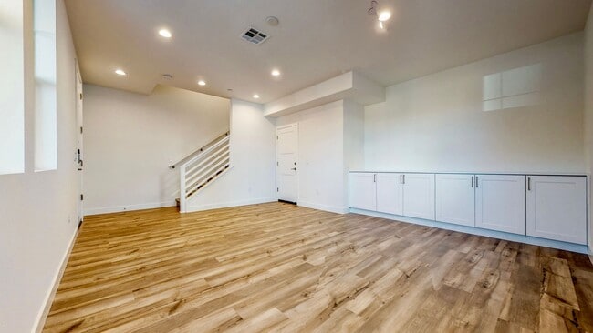 Building Photo - 282 Gambrel Cir