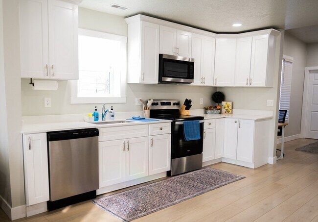Foto del edificio - 331 Hampton Ave S