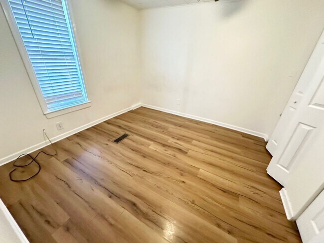 Foto del edificio - 100.5 E Middle St