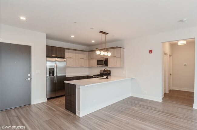 Foto del edificio - 7340 W Irving Park Rd