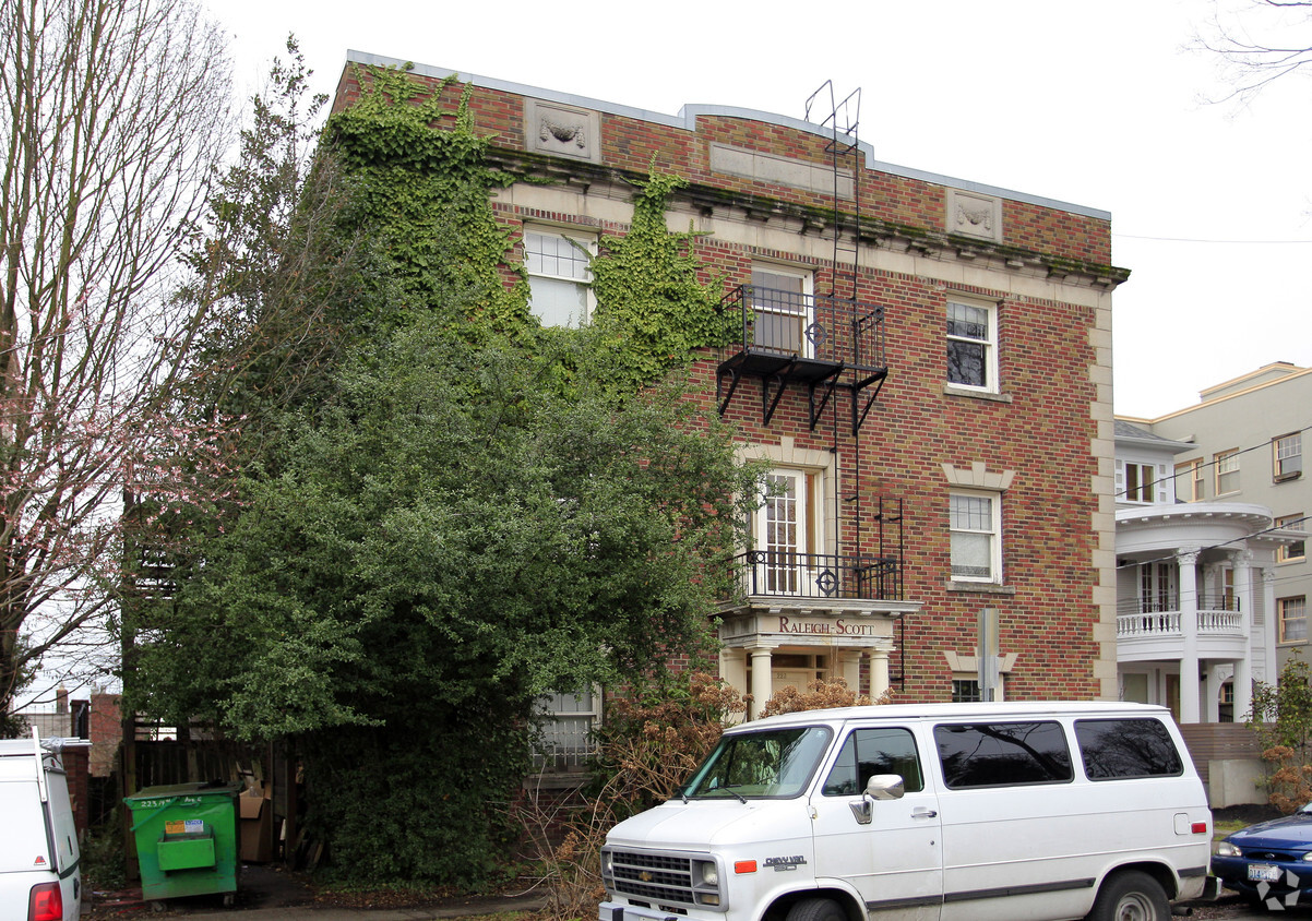 Building Photo - Raleigh-Scott Apts