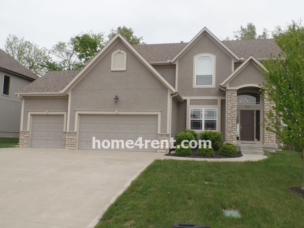 Primary Photo - 1332 NE Kenwood Dr