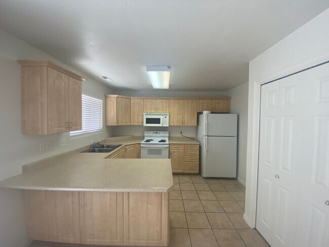 Foto del edificio - Woodbridge #48!! 3 Bed 2.5 Bath Home!