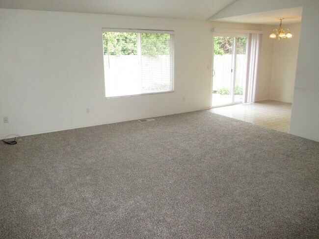Foto del edificio - 4523 Wildcherry Dr SE
