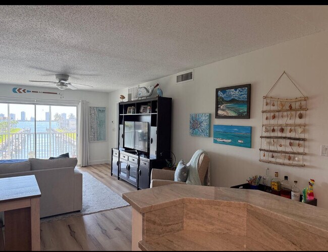 Foto del edificio - 236 Castlewood Dr