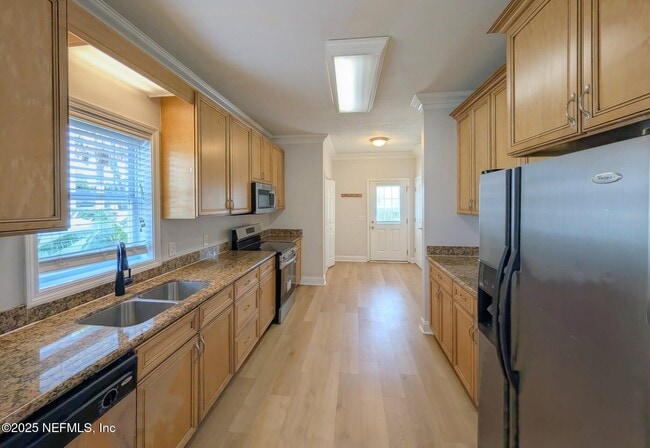 Building Photo - 411 3rd St N