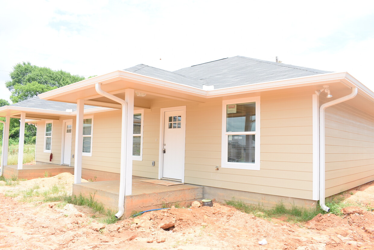 Primary Photo - 218 Parrott Dr