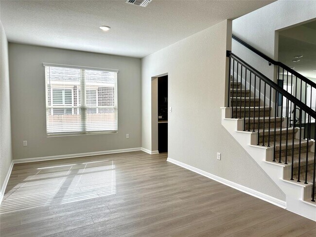 Building Photo - 140 Coleto Tr