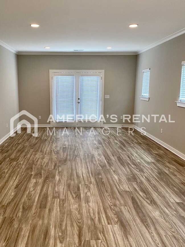 Foto del edificio - 255 Creek Run Way