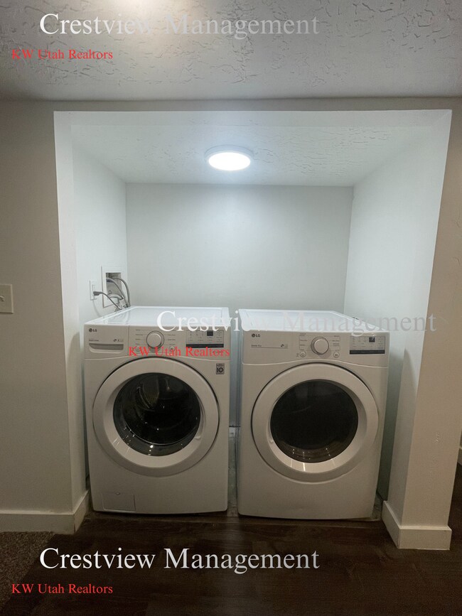 Building Photo - Martin Triplex