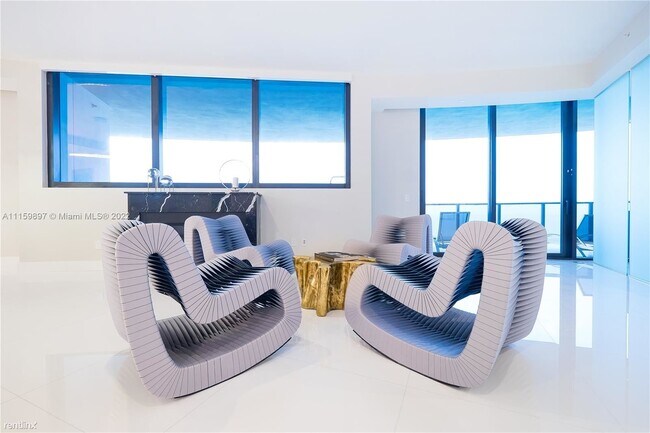 Foto del edificio - 18555 Collins Ave