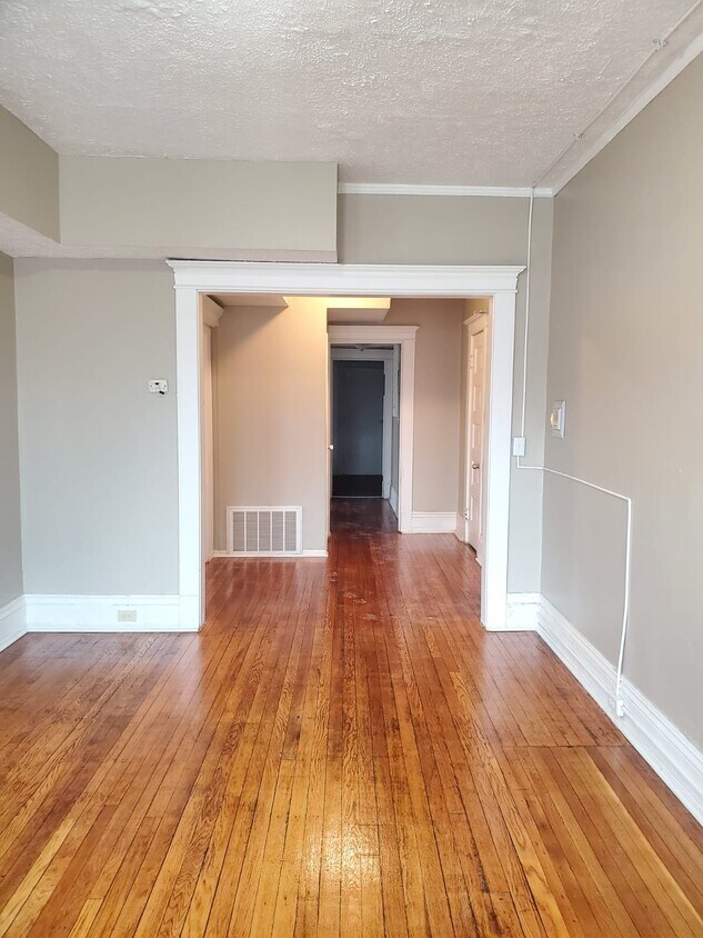 Foto principal - 2095 E 71st St