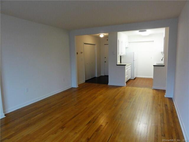 Living room - 500 Newfield Ave
