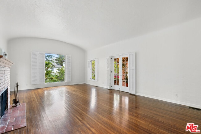 Foto del edificio - 1434 Warner Ave