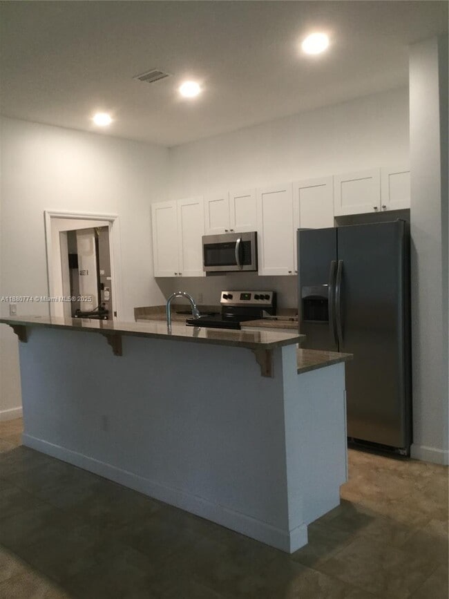 Building Photo - 1855 17th Ave SW