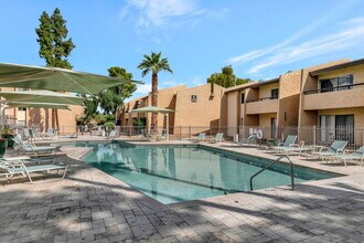 Building Photo - 8055 E Thomas Rd