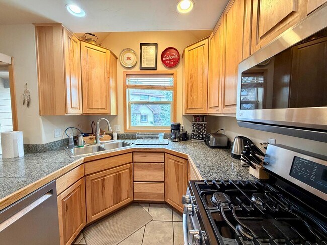 Building Photo - 125 Logger Ln