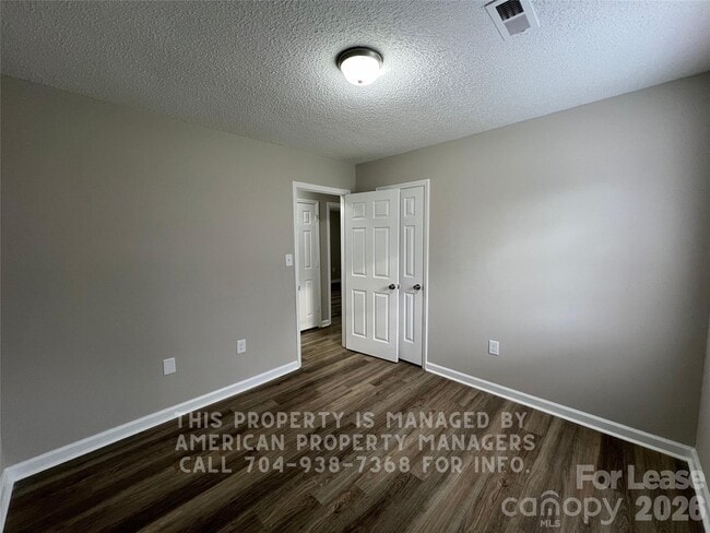 Foto del edificio - 309 Rustic Rd